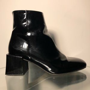 LoQ black patent leather chunky heels boots
